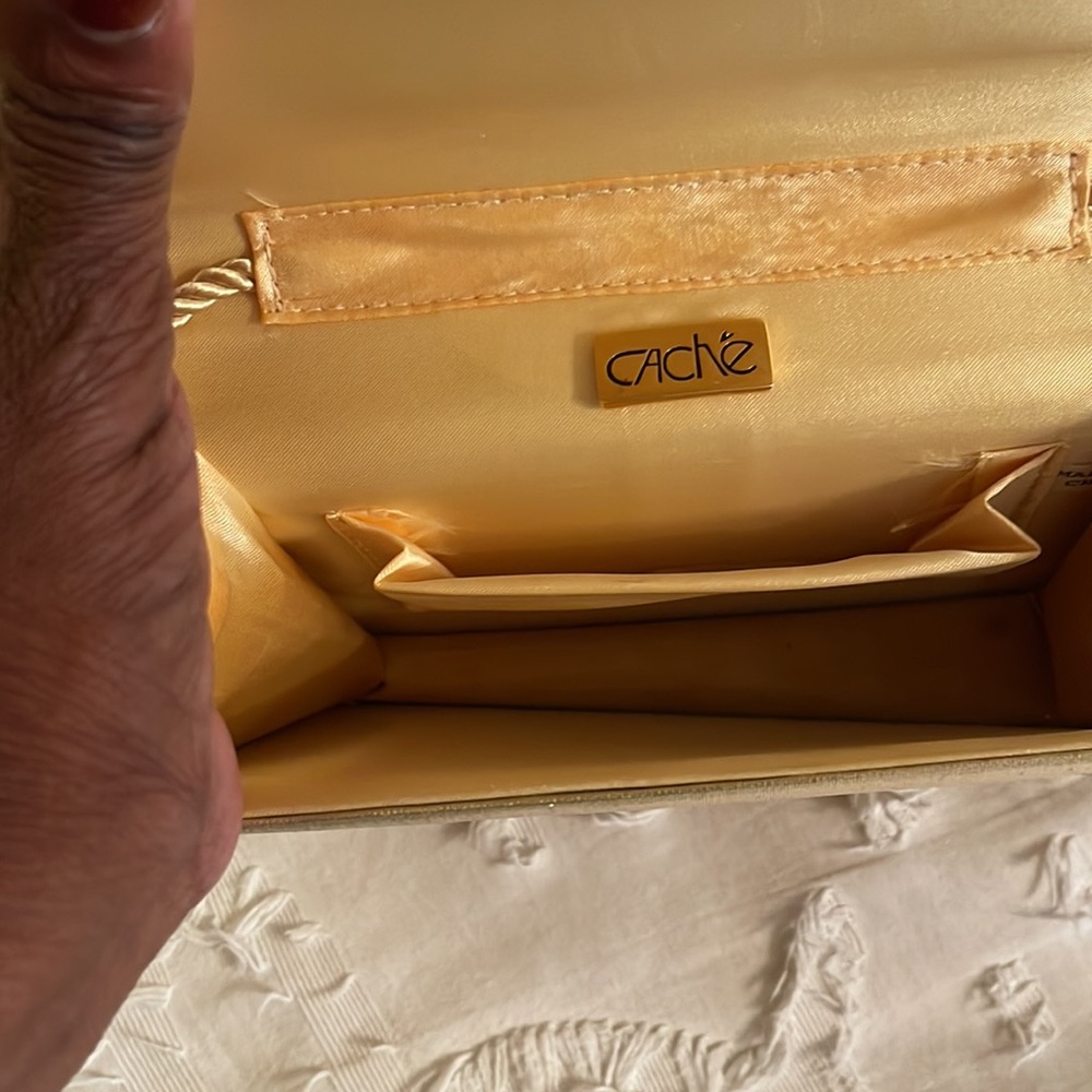Ladies gold evening bag w/strap - Picture 2 of 4